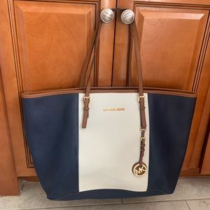 Michael Kors carryall shoulder tote